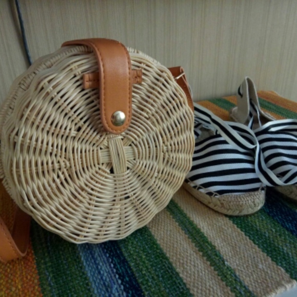 Cross Body Circle Straw Purse Handbag - Picture 6 of 7